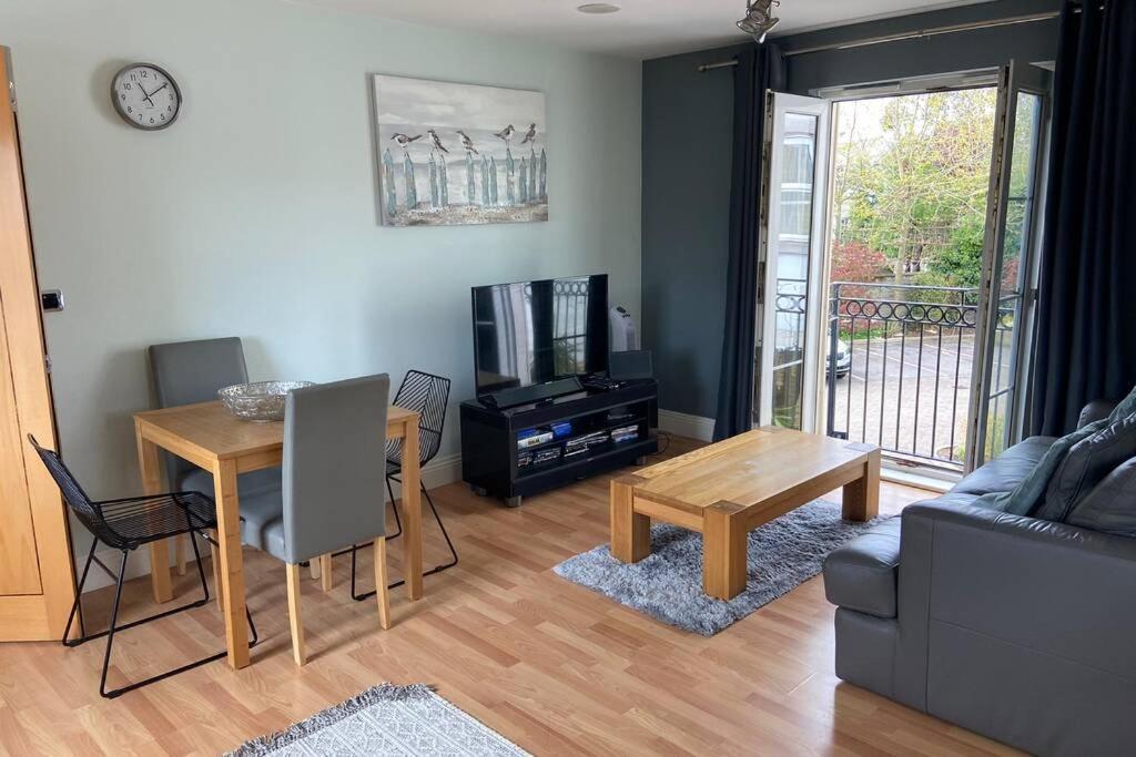 Sunny Spacious Apartment 2 Minutes From The Beach! Southend-on-Sea Exterior photo